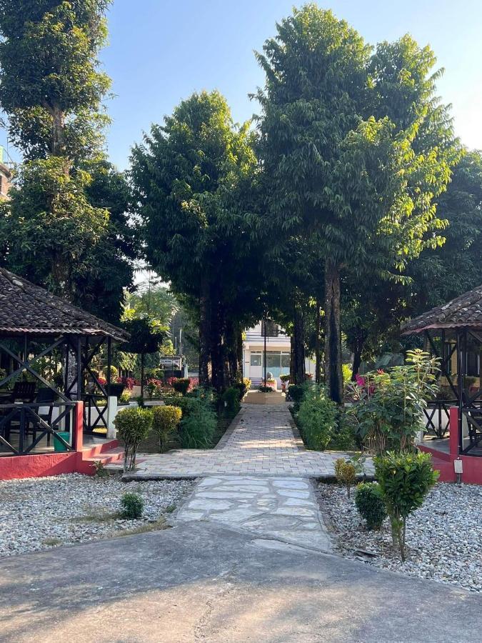 Safari Wildlife Lodge And Camp Chitwan Εξωτερικό φωτογραφία