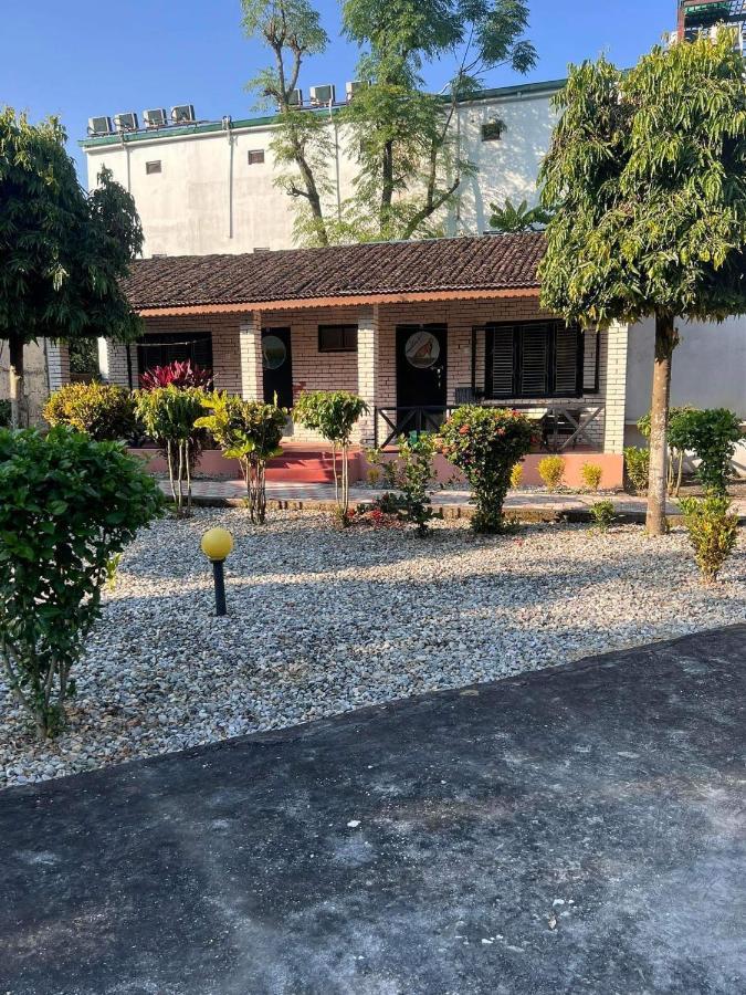 Safari Wildlife Lodge And Camp Chitwan Εξωτερικό φωτογραφία